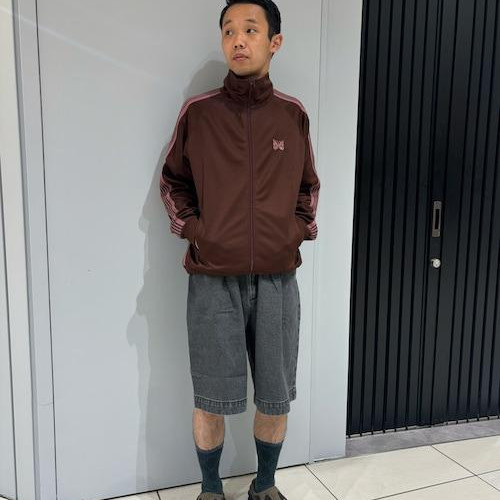 Long sleeves and shorts as you like...