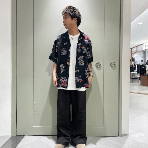 Coe ทรวดทรงกว้างขวางของเสื้อเชิ้ต...