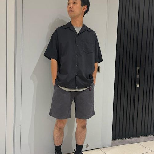 Black one-tone coordination. Large...