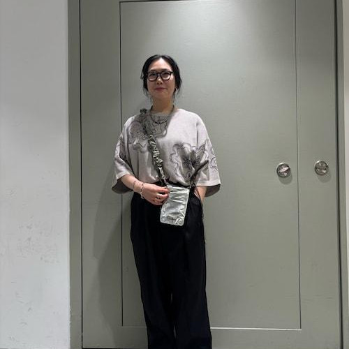 虽然是花纹针织衫,但是颜色却很差...