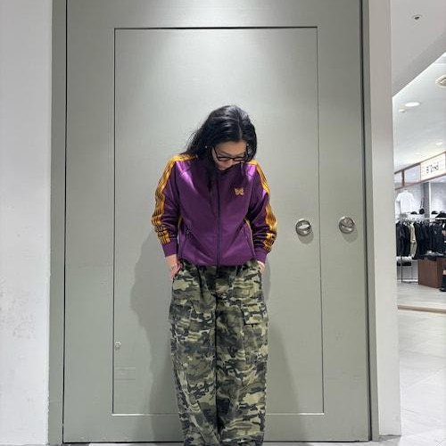 With the aggressive color of camouflage and purple...