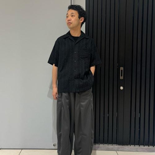 The shirt and beathan are just right...