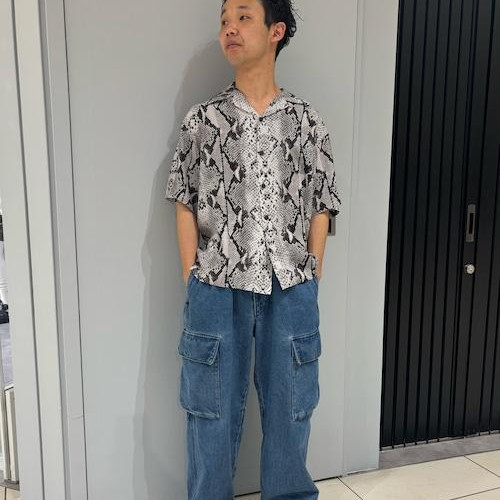Pison pattern shirt is cute....
