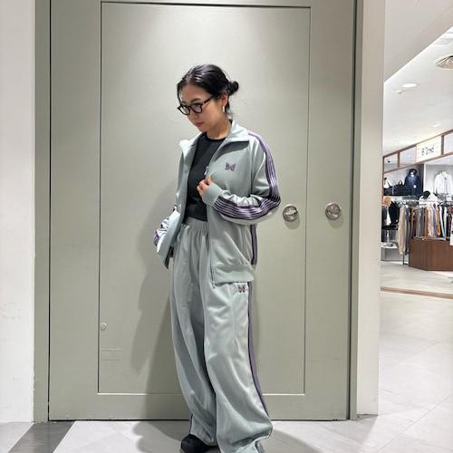 裡面穿的鏡子的短袖tee...