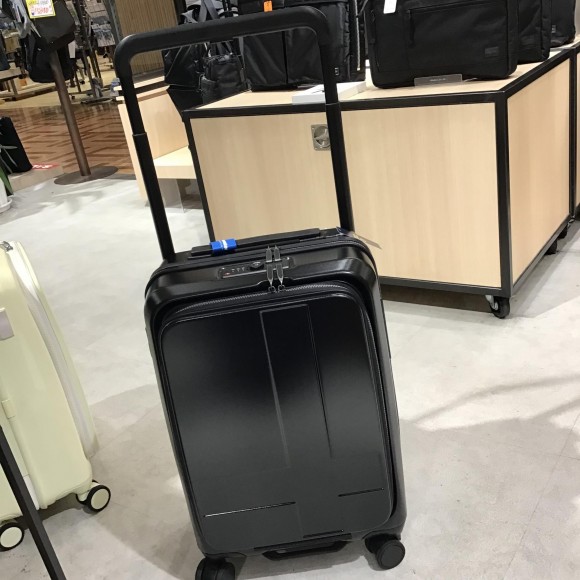 新たなスーツケース