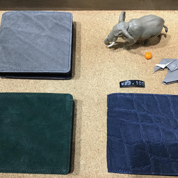 裡面有一個很少見的埃利芬皮(象皮)的錢包。