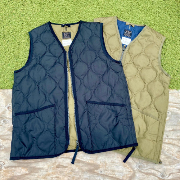 [ไทออน] เสื้อกั๊กคอวีแบบมีซิปสไตล์ทหาร