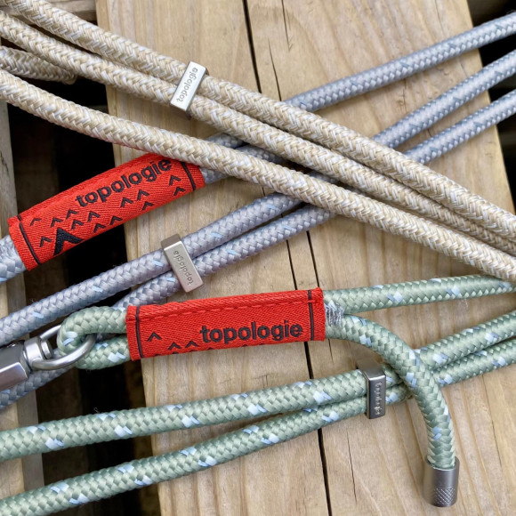 【新色入荷しました！】丈夫なスマホストラップtopologie (トポロジー)取り扱いしています♪