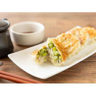 【6月限定】アスパラ餃子　好評発売中です！