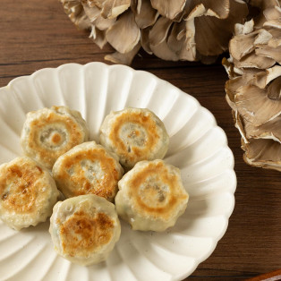 【10月限定】　舞茸餃子　発売中！！