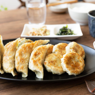 【アスパラ餃子入りバラエティパック】発売中！