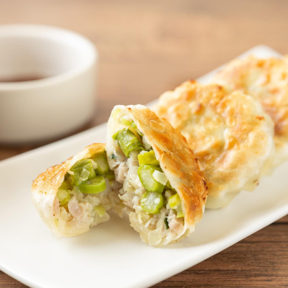 【6月限定】アスパラ餃子 発売中！
