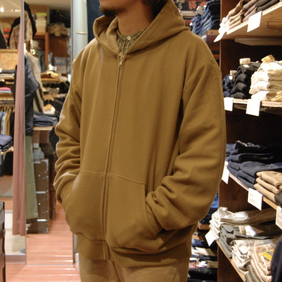 สมดุลลงตัวพอดี! เสื้อฮู้ดผ้าขนแกะแบบมีซิป