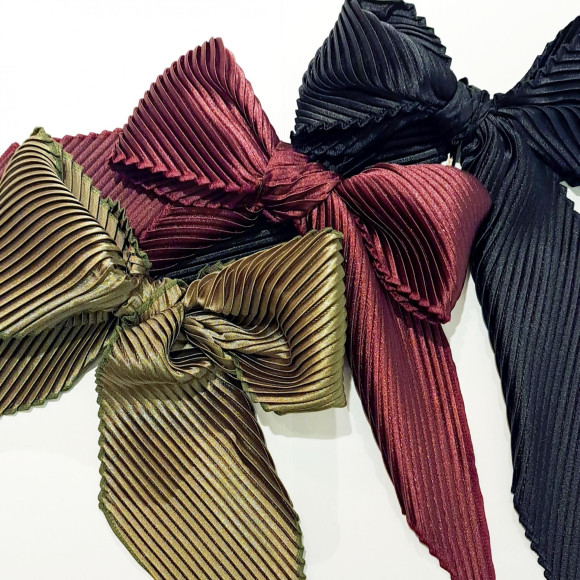 เข็มกลัดริบบิ้นจีบ