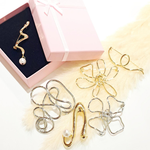 เข็มกลัดนูแอนซ์