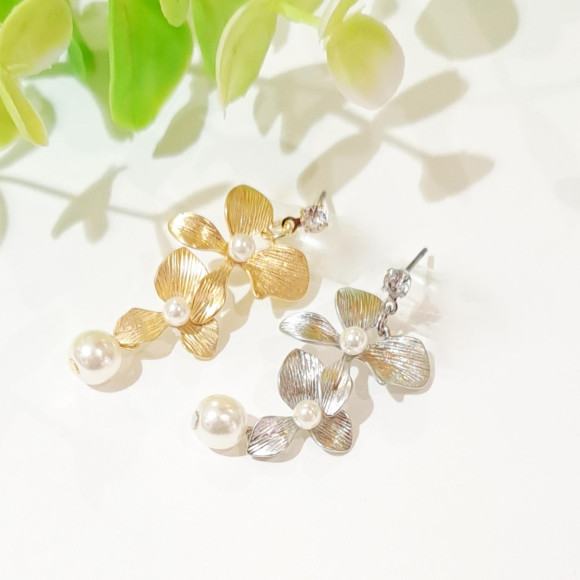 メタルフラワーピアス