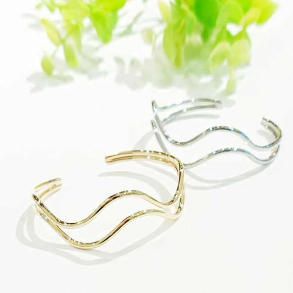 ウェーブバングル