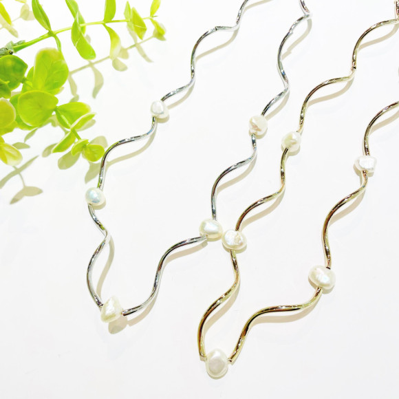 パール×メタルウェーブネックレス