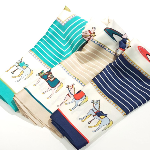 Hose x stripe pattern scarf