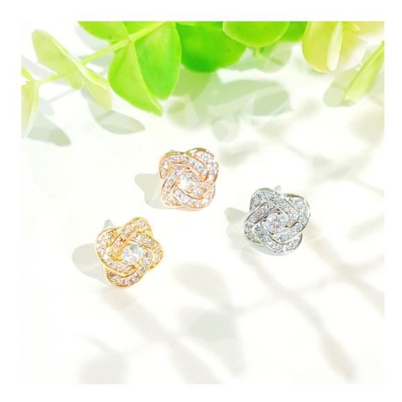 ストーンピアス