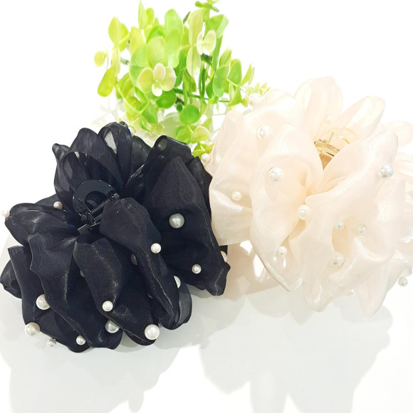 带珍珠的褶边夹子