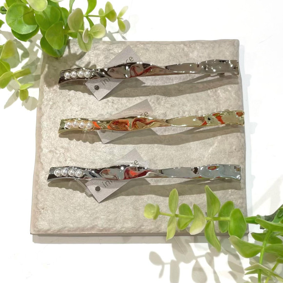 帶珍珠的金屬瓦萊塔