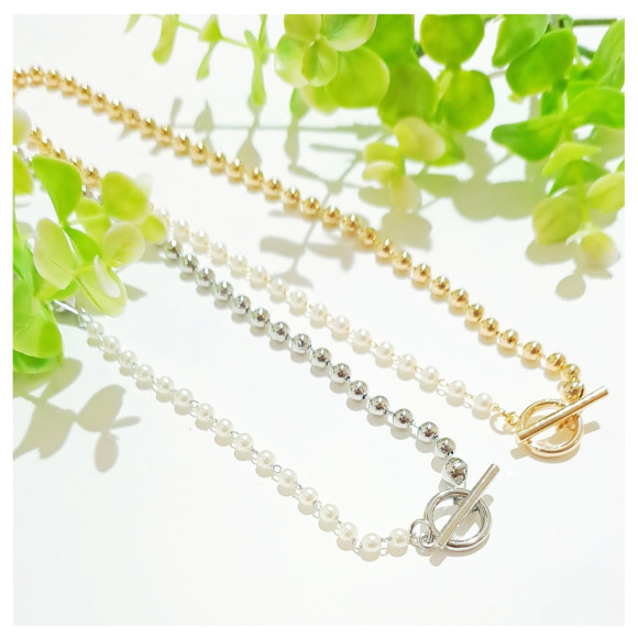 สร้อยคอไข่มุกและโซ่ลูกปัด