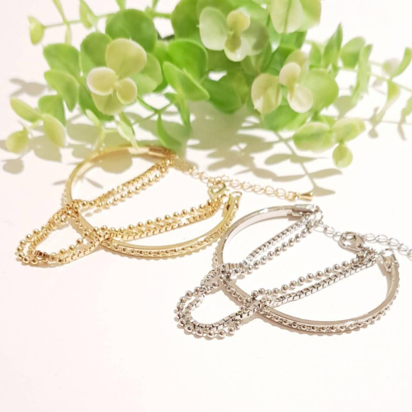 สร้อยข้อมือสามเส้น