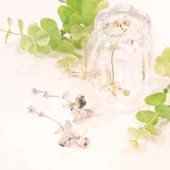 ต่างหูดอกไม้โลหะ