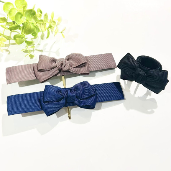 เข็มกลัดรูปม้าริบบิ้นม้วน