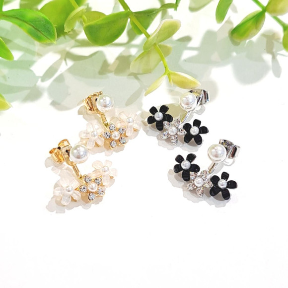 ต่างหูดอกไม้ด้านหน้าและด้านหลัง