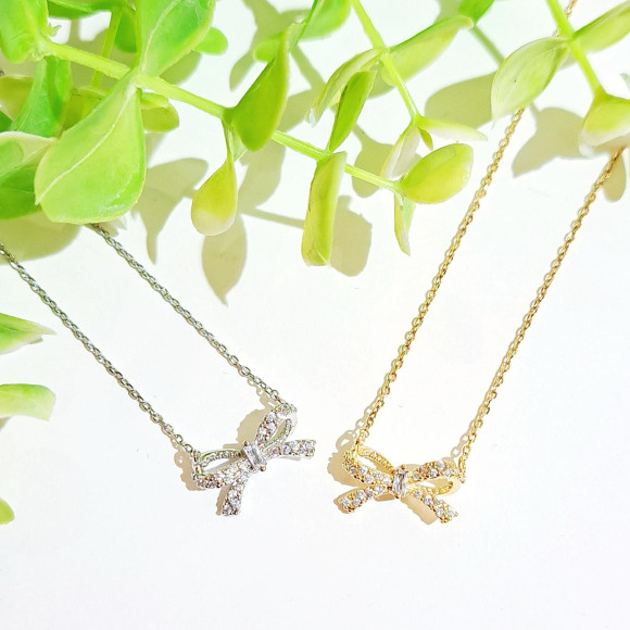 Ribbon motif necklace