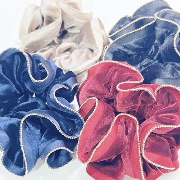 ベロア×ボリューミーシュシュ