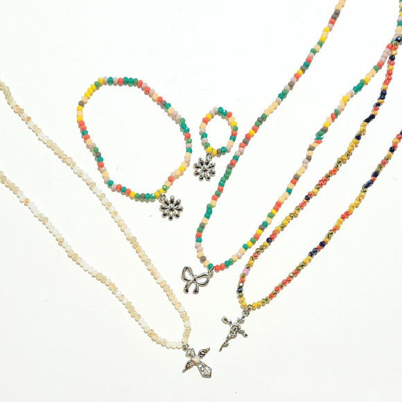 カラービーズアクセサリー