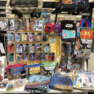 スターウォーズ商品多数取り扱っております！