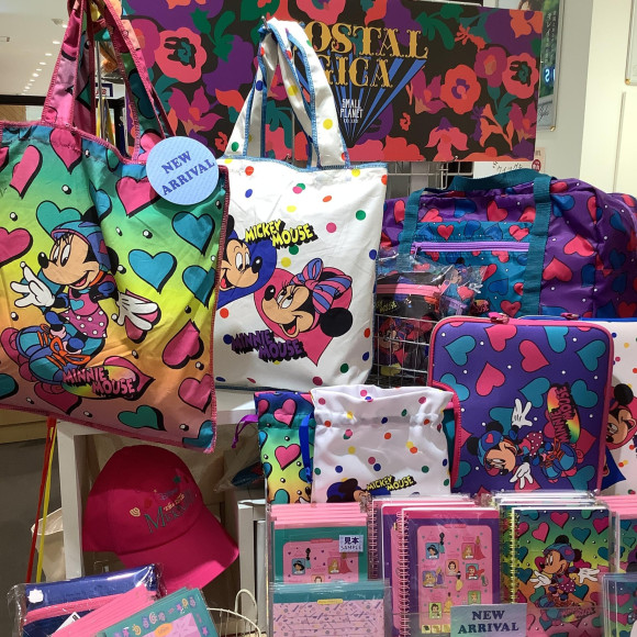 컬러풀한 디자인으로 인기의 NOSTALGICA에 미키&미니의 상품이 반열되었습니다!!