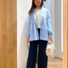 เรียบง่ายด้วยเสื้อเบลาส์และกางเกงยีนส์...