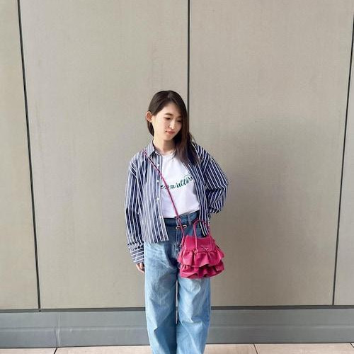 ロゴTシャツにデニムのシンプル...