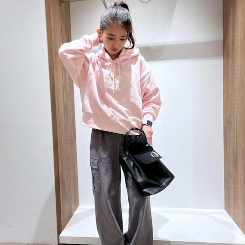 クロップド丈フーディ ×カーゴパンツ　