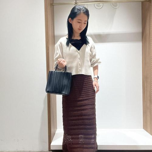Short-length cardigan x watermarked tape yarn knit skirt