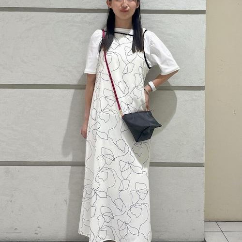 線畫印花卡米索連衣裙大人休閒服搭配