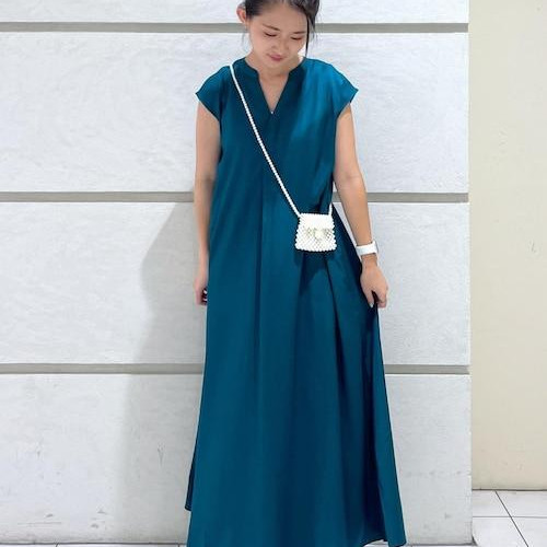 放松连衣裙出行搭配