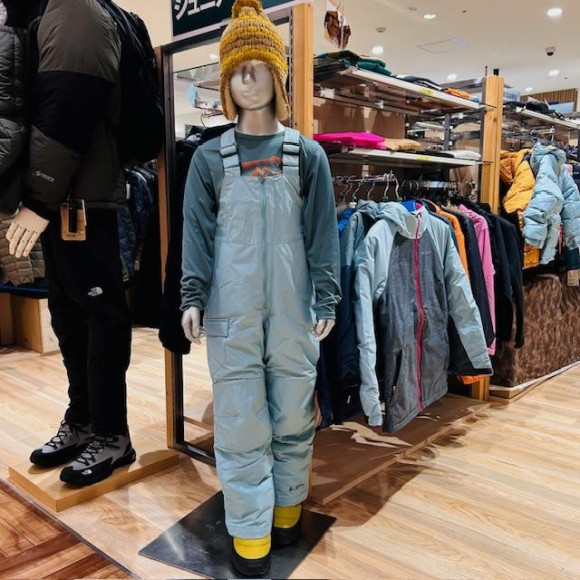 แจ็กเก็ตกันหิมะและกางเกงเอี๊ยมสำหรับเด็กมีในสต็อกแล้ว!