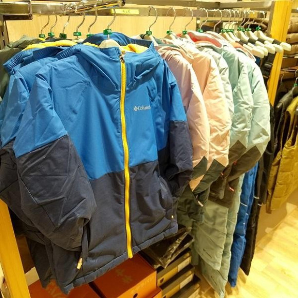 キッズスキーウェアも取り扱っております！！！大感謝祭開催中です！