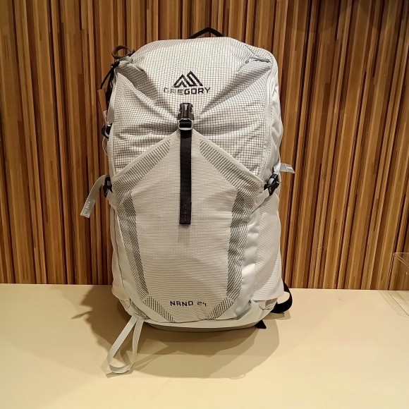 【GREGORY】日帰り登山から日常使いまで！マルチに使える軽量「ナノ24」