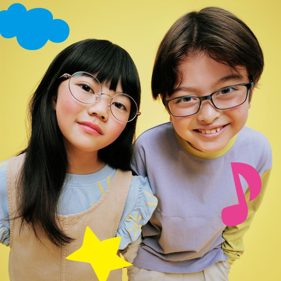 ด้วย Zoff คุณจะวางใจได้แม้จะเพิ่งได้แว่นตาคู่แรกของคุณก็ตาม! เรายังมีแว่นตาเด็กให้เลือกหลากหลายกว่า 100 แบบ