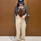 シンプルなコーディネートに、ス...