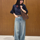 ひらっと広がる袖口が女性らしく...