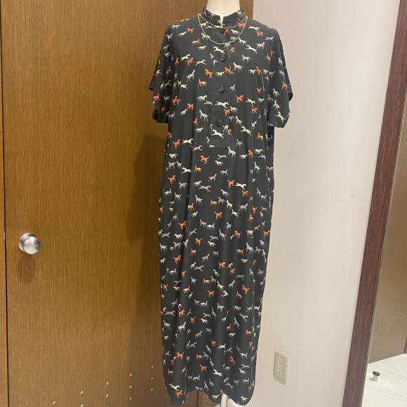 เดรสคอตั้งพิมพ์ลายม้าผสม