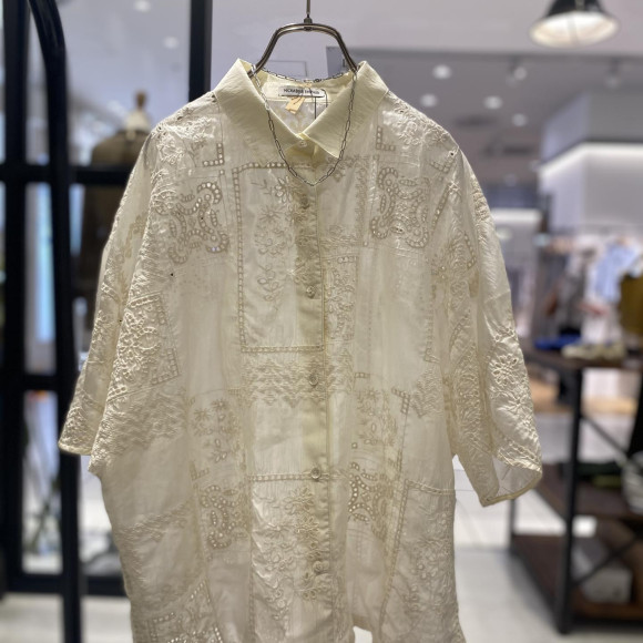 เสื้อเชิ้ตคอปกสั้นปักลาย Tencel